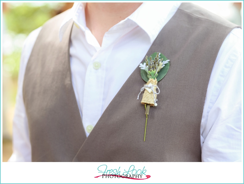 grooms boutonniere 