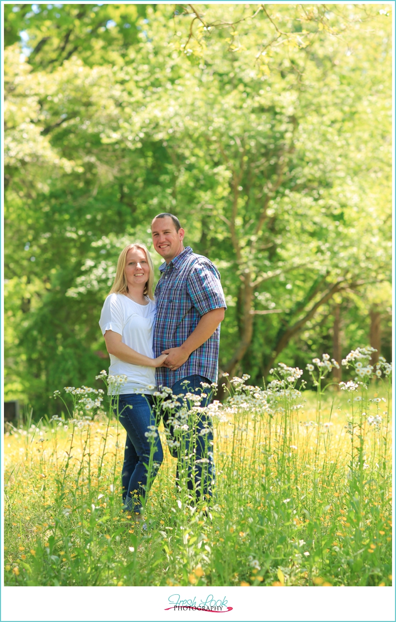 couples photos in tall grass