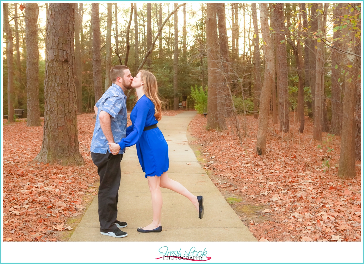 engagement photos in the fall
