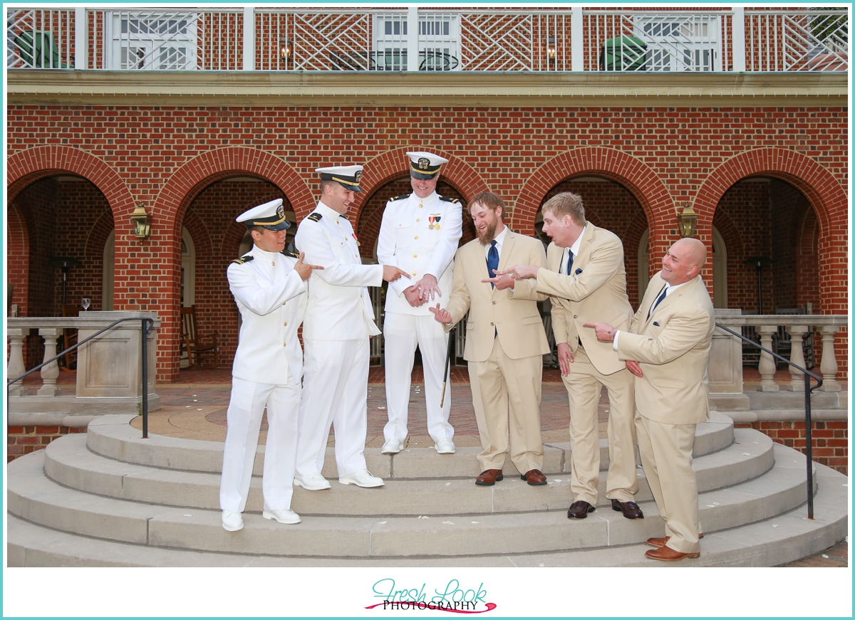 funny groomsman picture