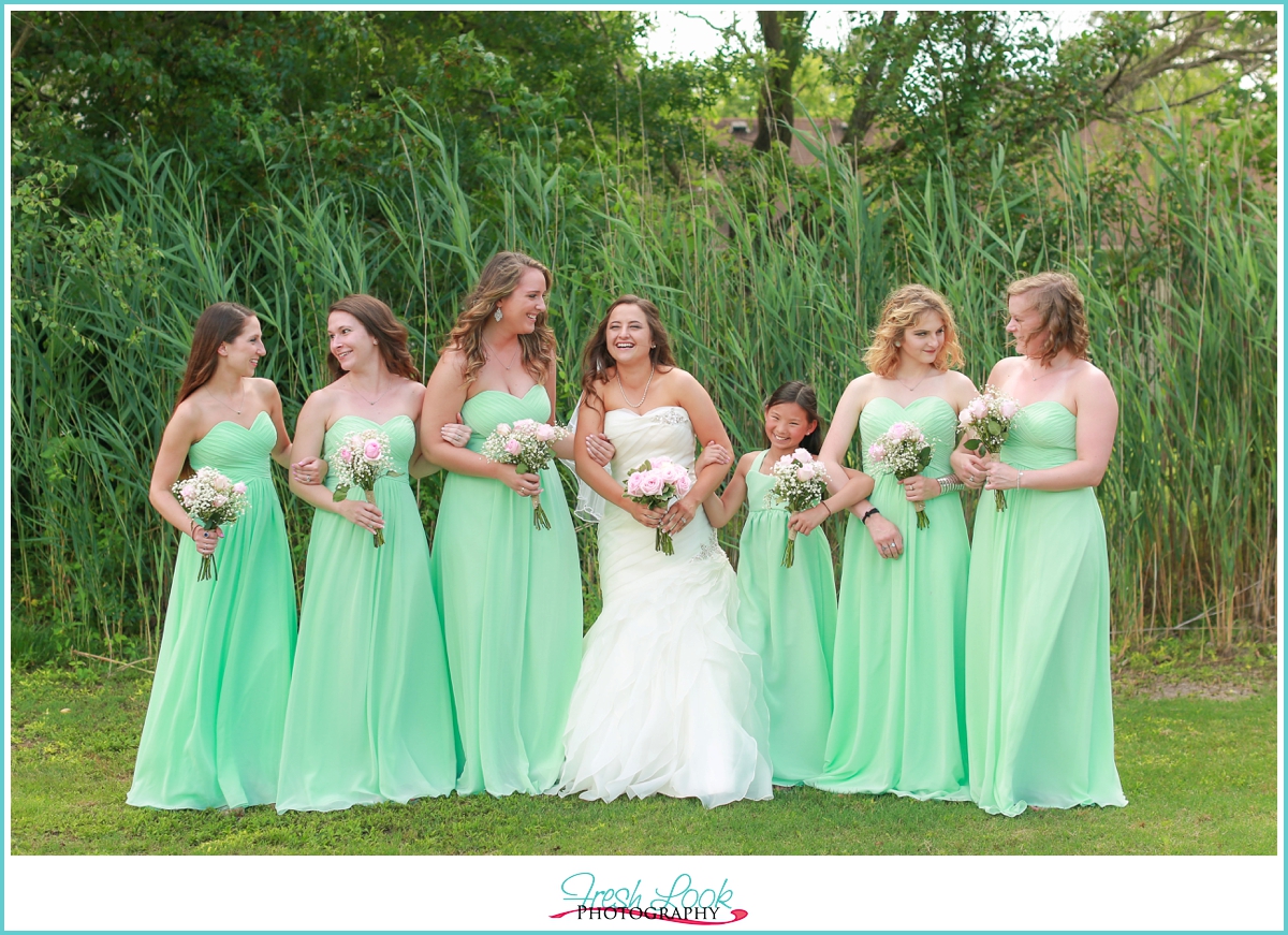 bridesmaids posing ideas