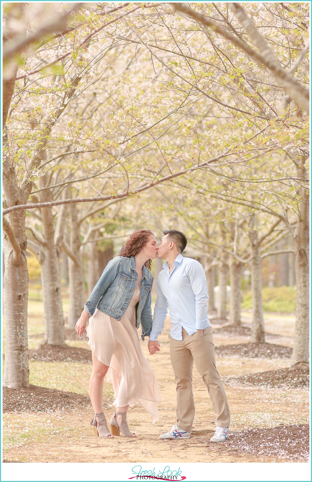 engagement session kiss