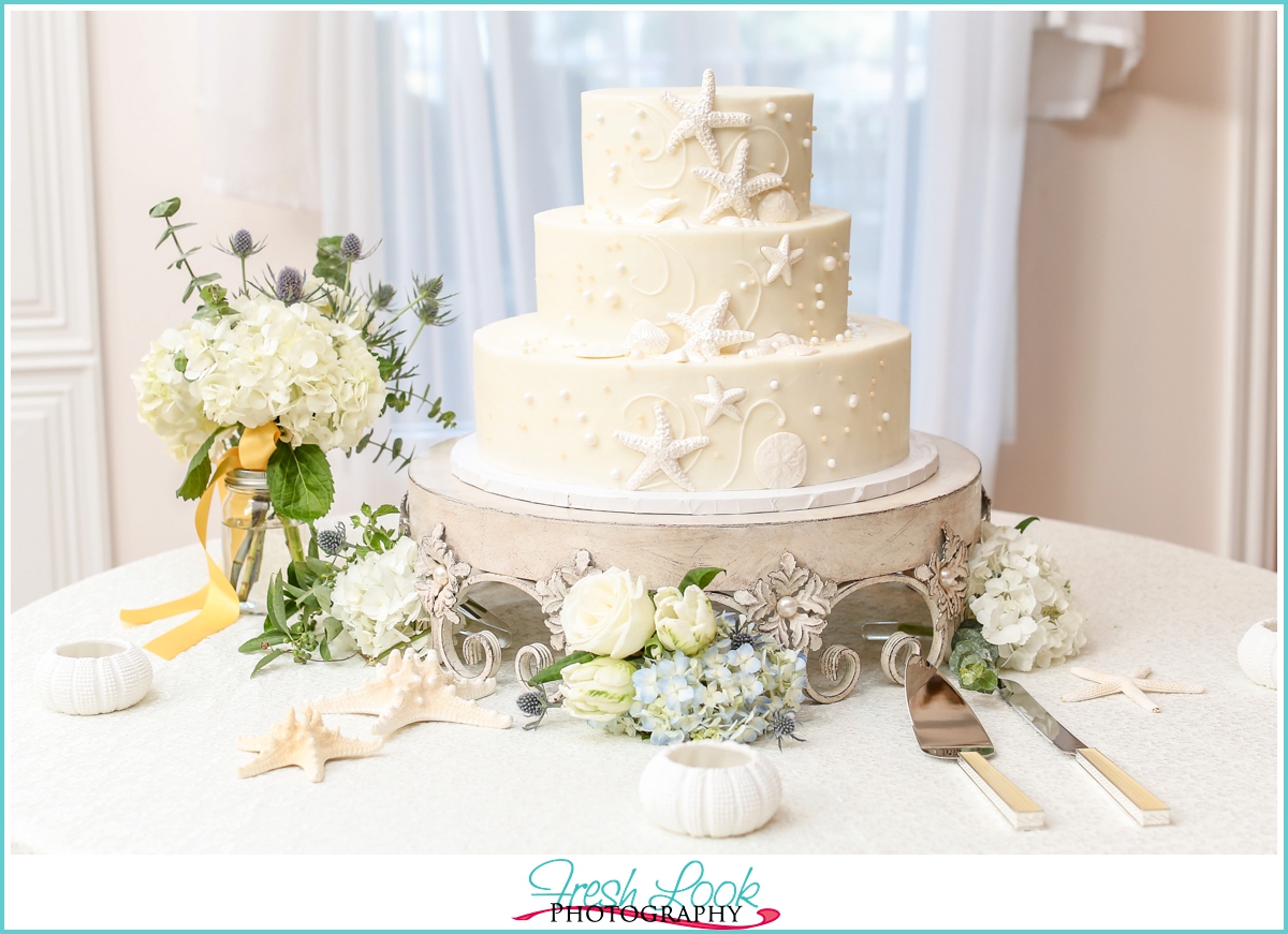 Incredible Edibles wedding cake