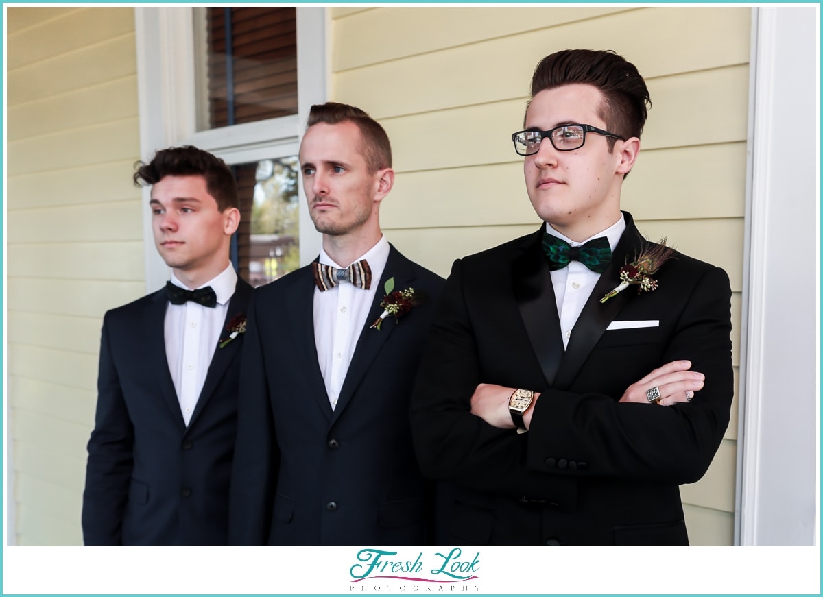 groom and groomsmen poses