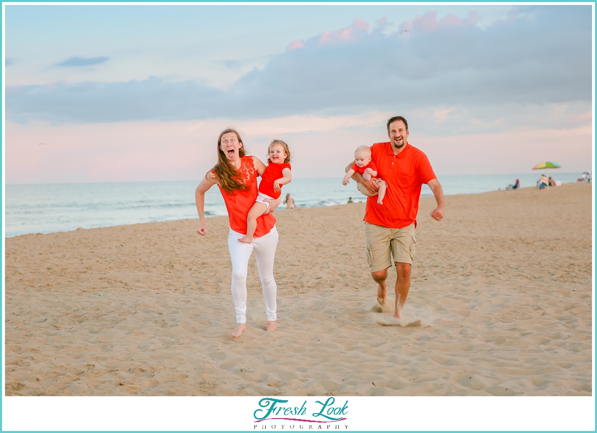 family running on the beach photo ideas