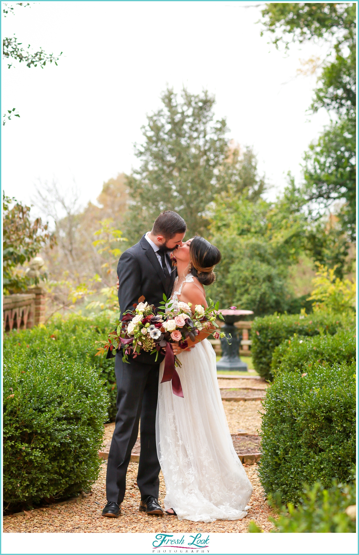 romantic bride and groom wedding photo ideas