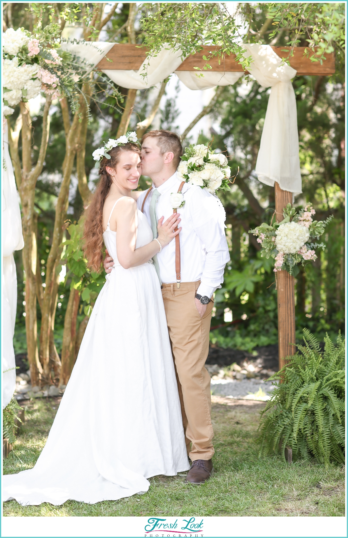 bride and groom outdoor portraits