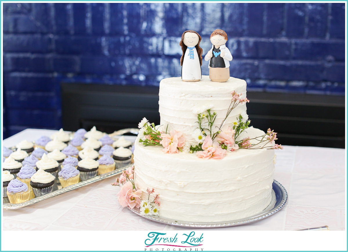 custom wedding cake decorations