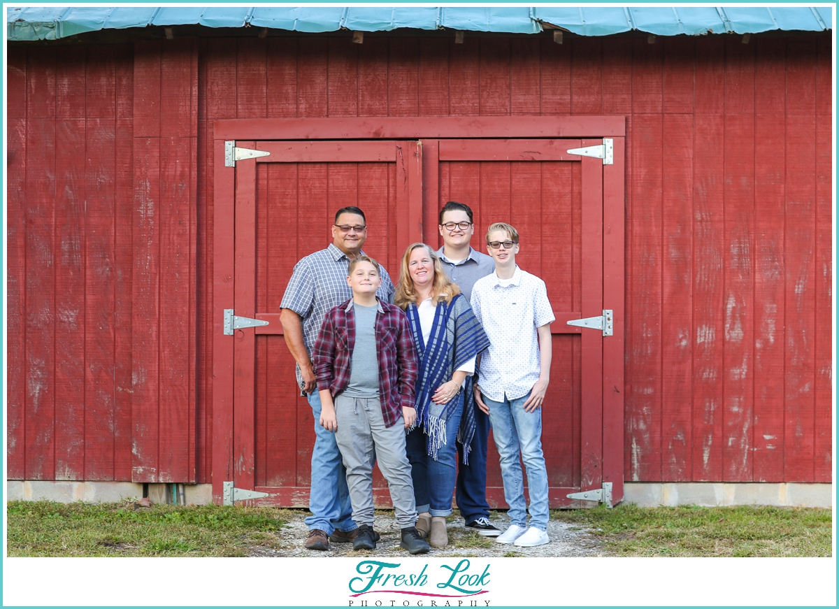 country themed family photos in Chesapeake