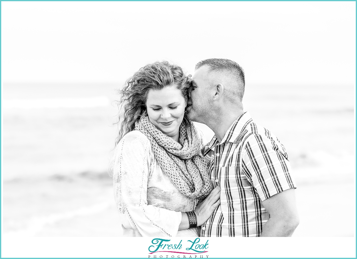 romantic beach anniversary photos