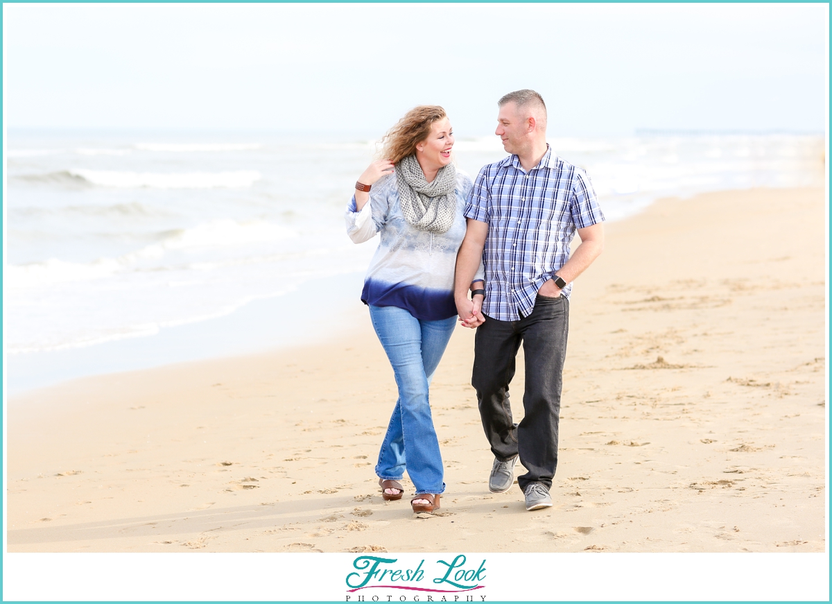 playful beach photoshoot