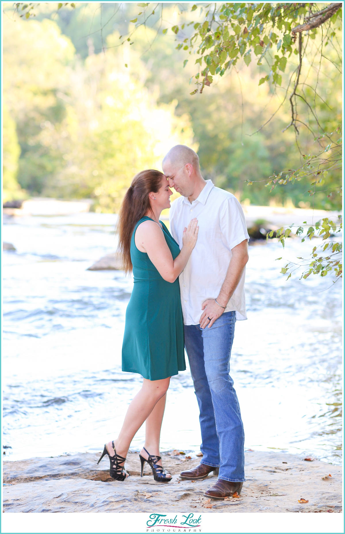 romantic couples photos by the river