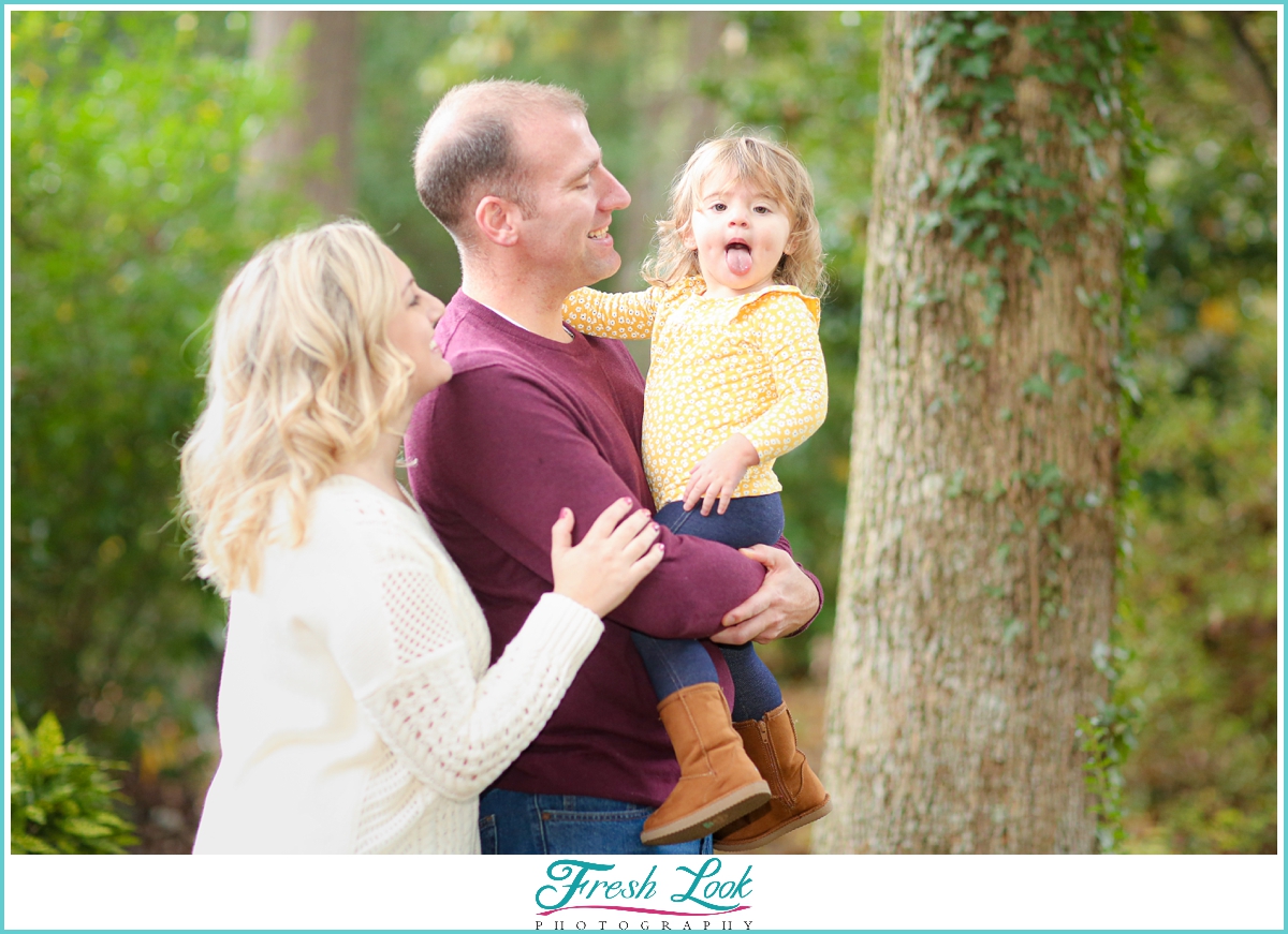 silly family photoshoot