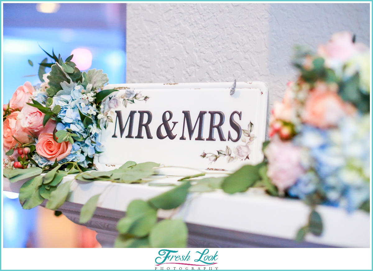 Mr and Mrs wedding sign