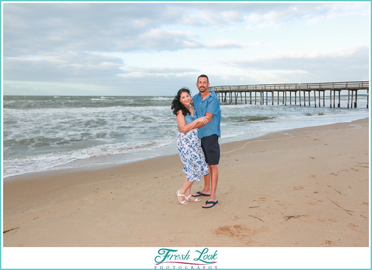 romantic couples photos on the beach