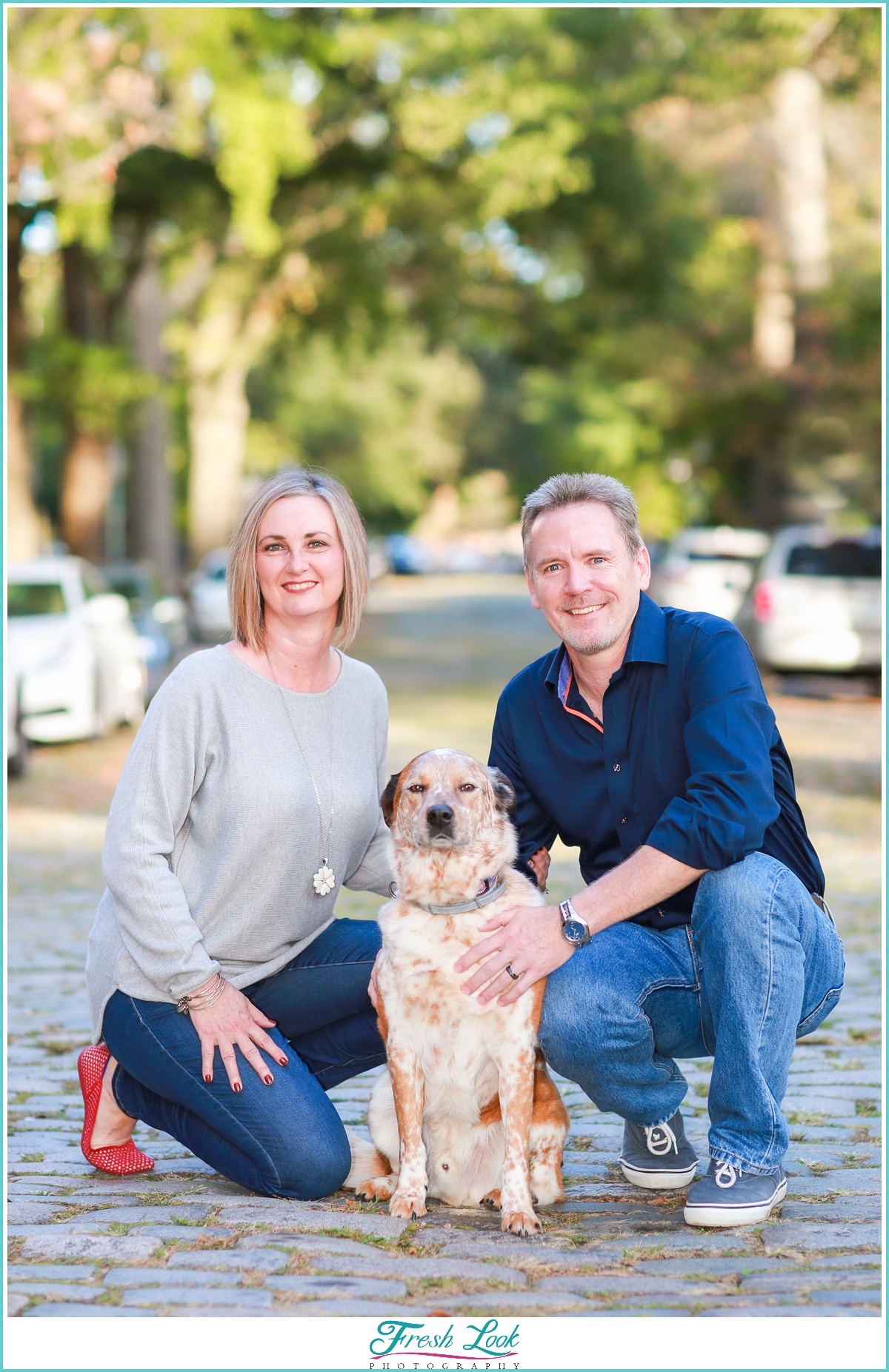 Couples photos with the dog