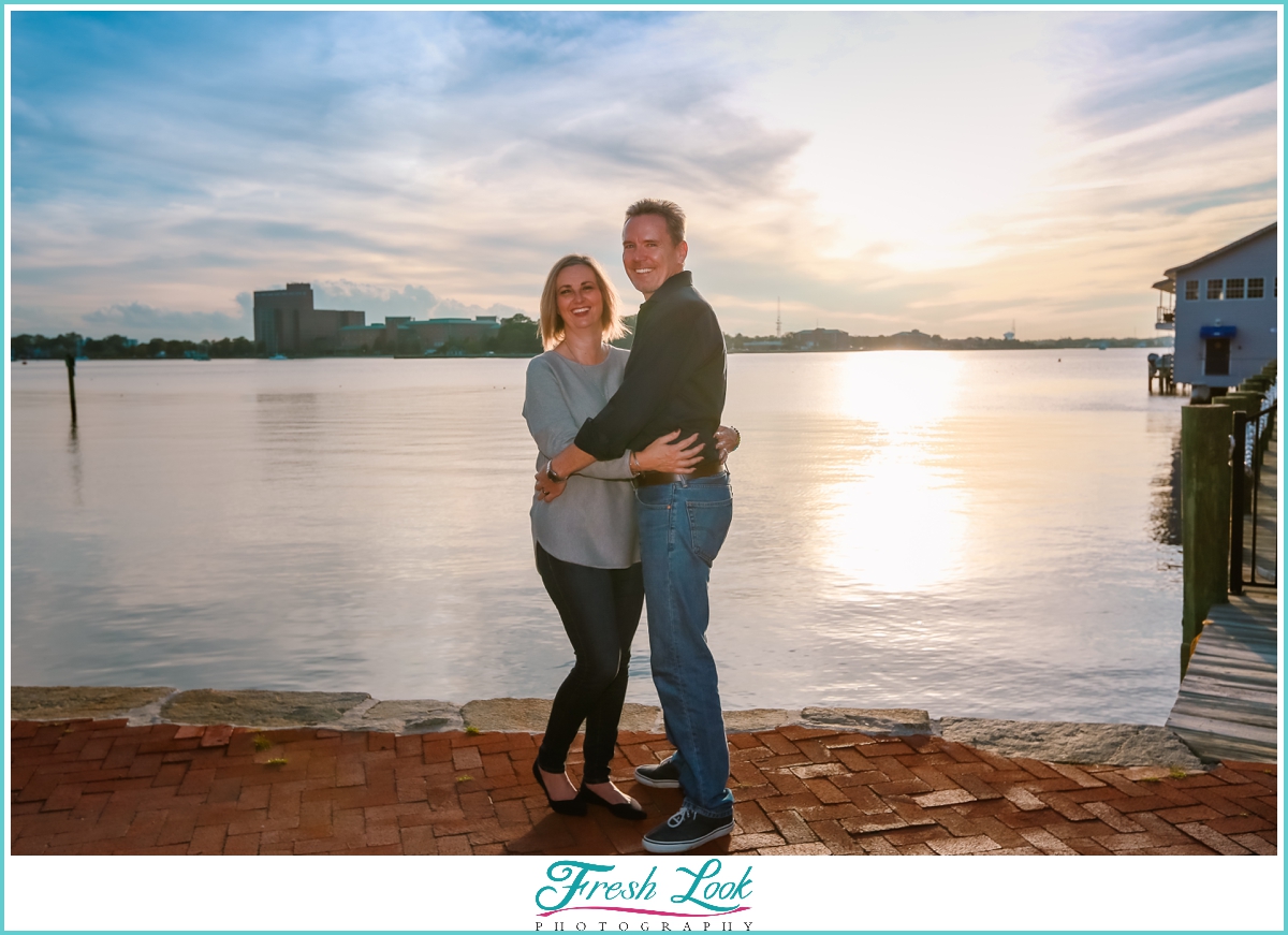 couples photos by the river