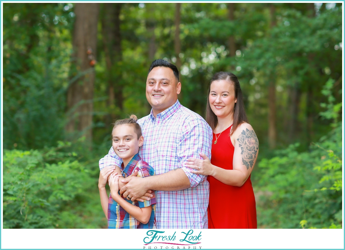 family of three photoshoot in the woods