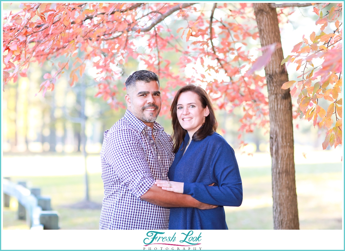 romantic couples photos in the woods