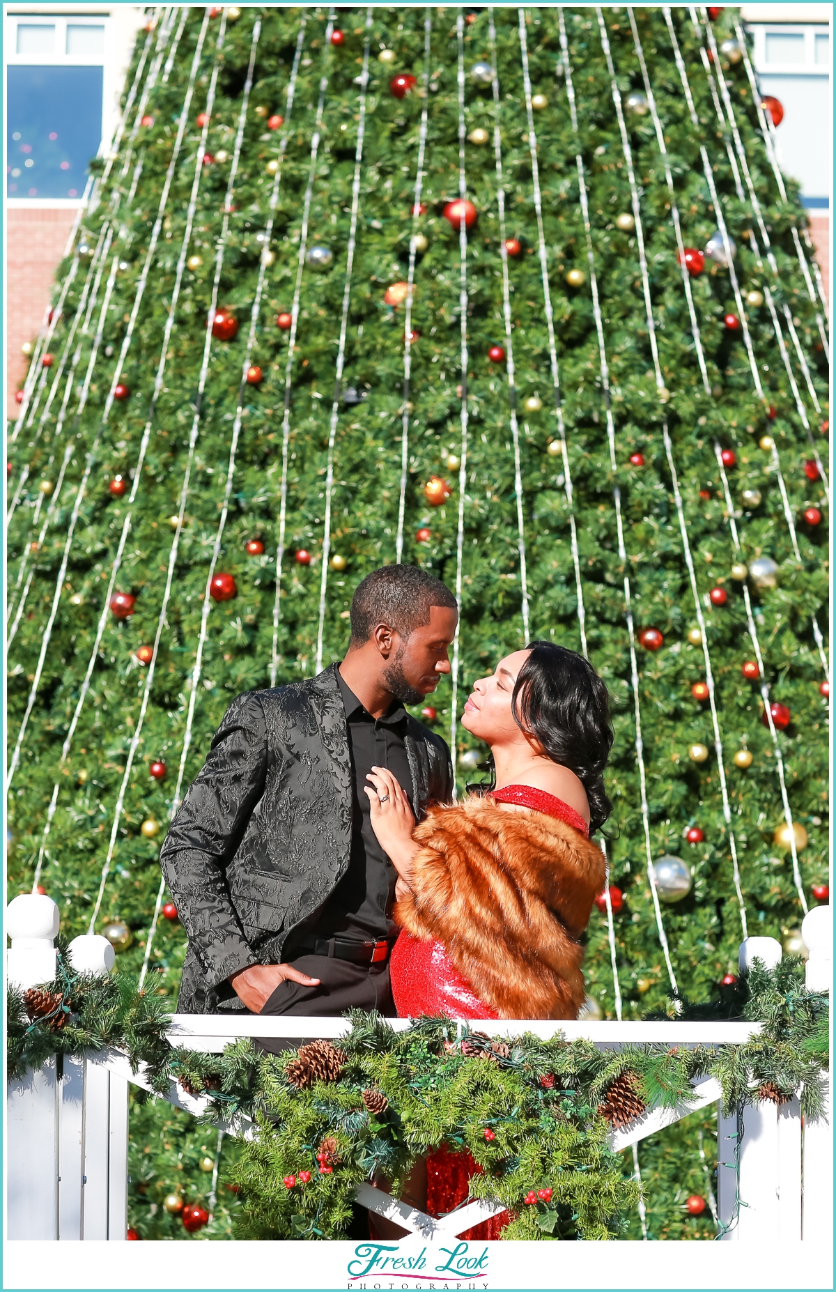 romantic Christmas couples photos