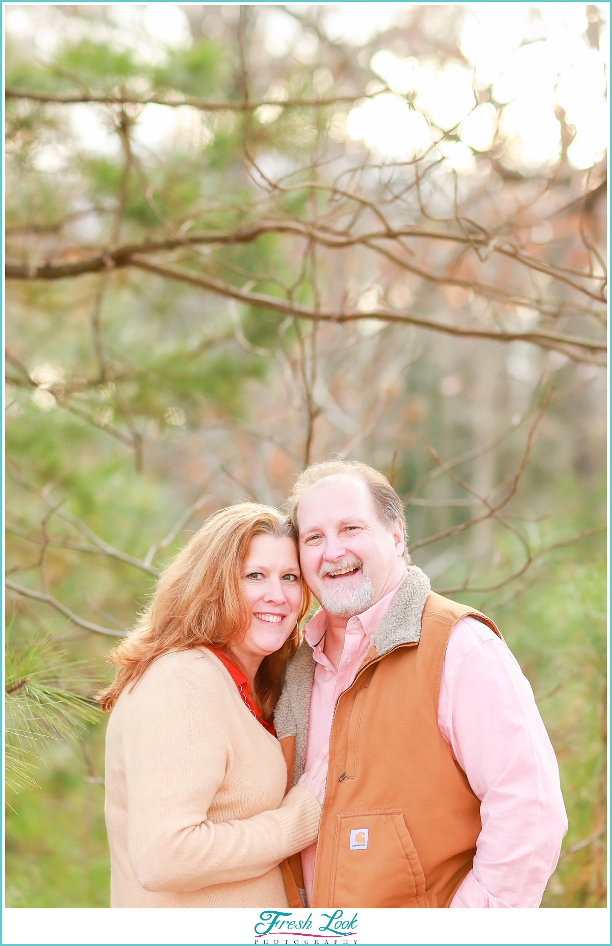 romantic couples photos in the woods