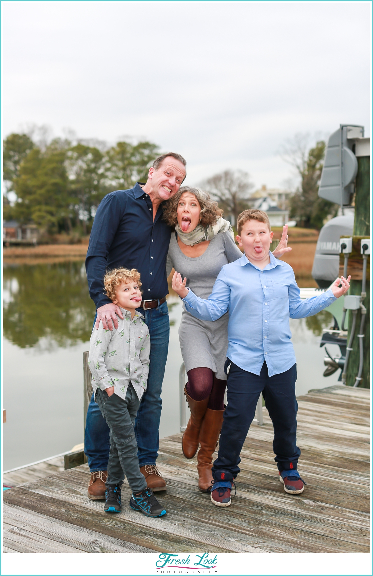 silly family photoshoot