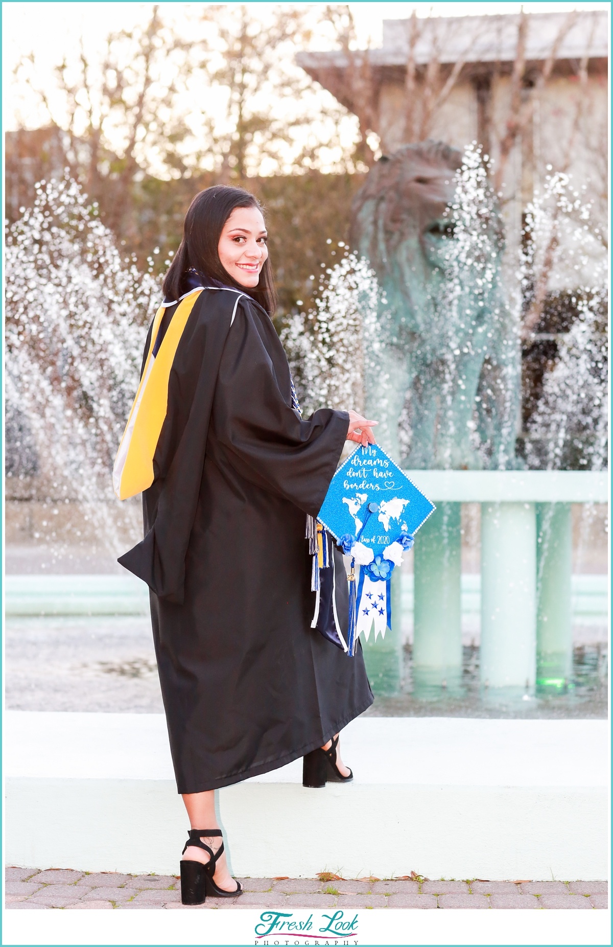 College graduation photo ideas