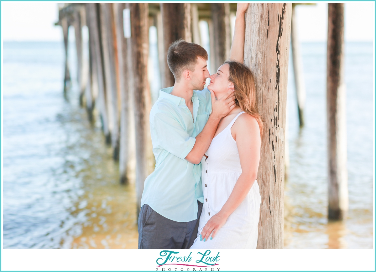 beach engagement photo ideas