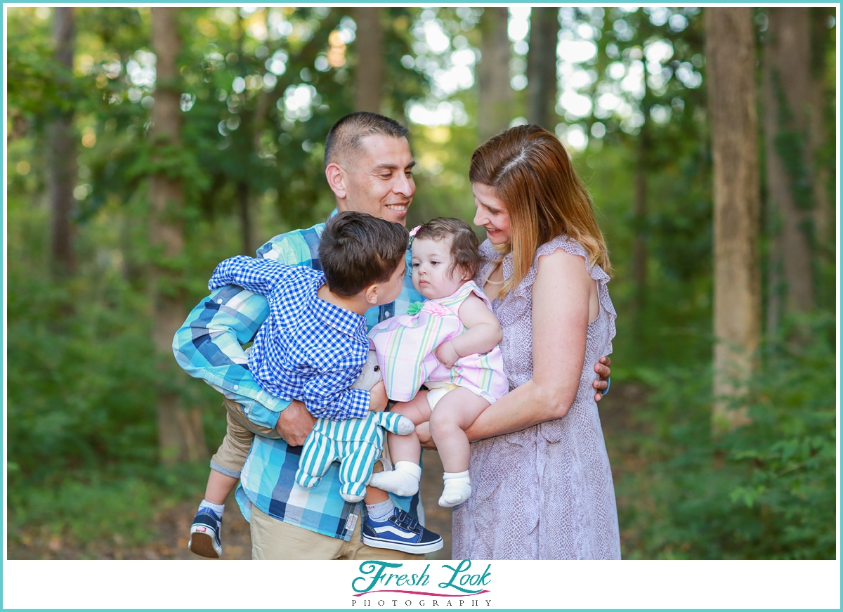 family photoshoot in the woods