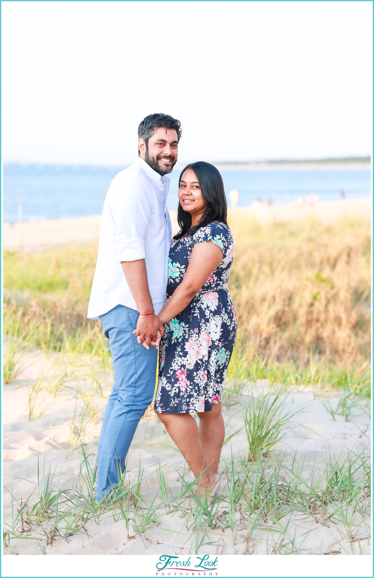 romantic couples photos on the beach