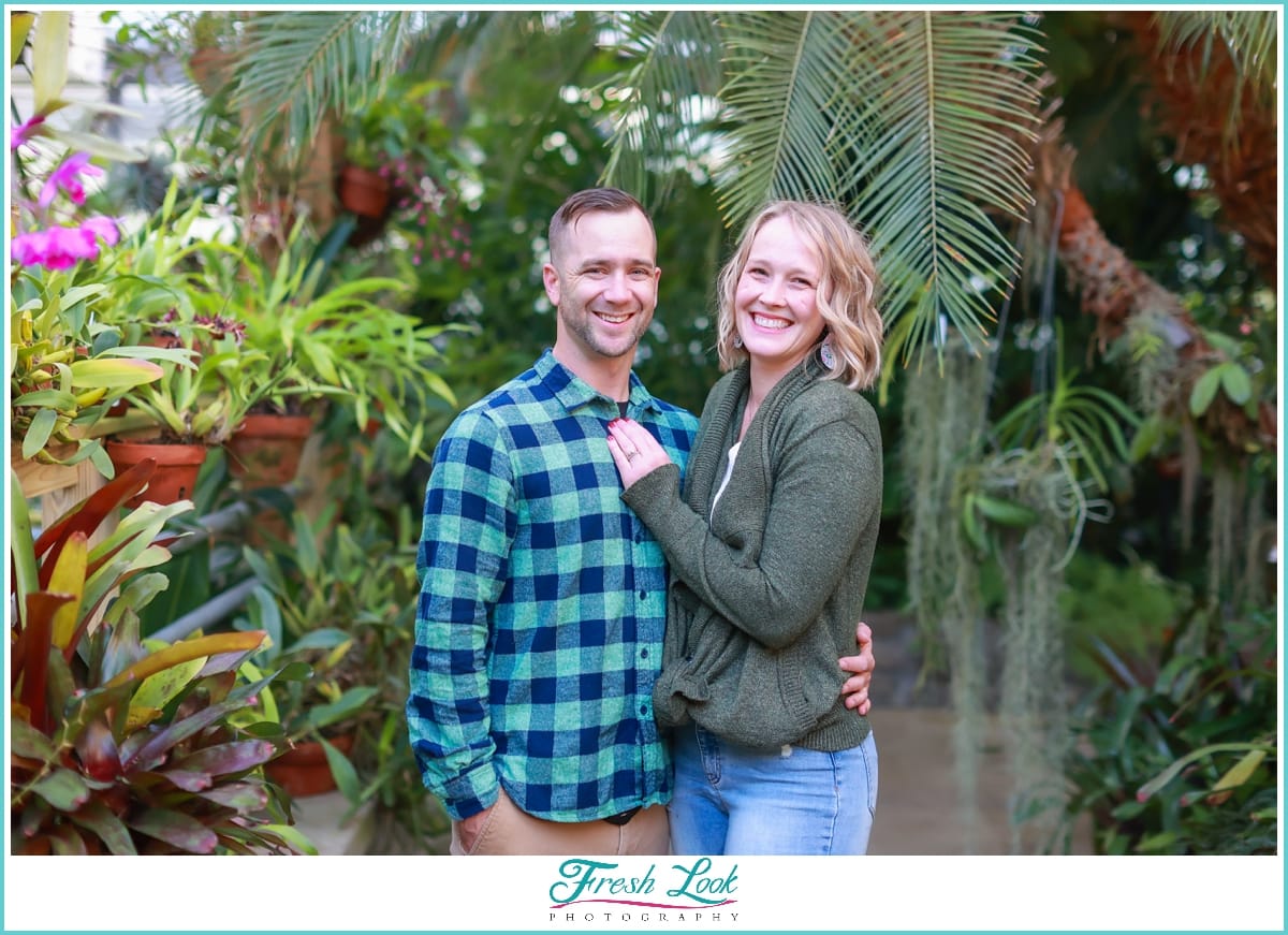 Couples photoshoot in botanical garden